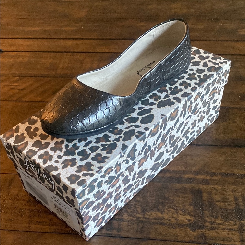 FS/NY Sloop Taupe Croco Leather slipon shoes. NIB. Woman’s size 6
